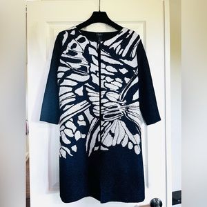Lightweight, longline jacket in an abstract butterfly wing from Chico’s - Size 0